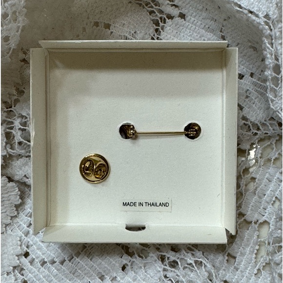 NIB Liz Claiborne Butterfly Pin Set - Picture 6 of 6